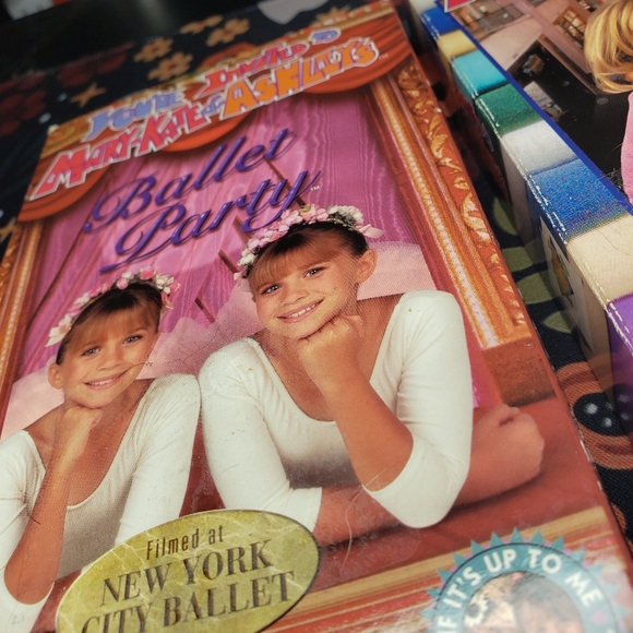 2 You're Invited Mary Kat and Ashley VHS Ballet Party Mall Costume 2000s 90s - Picture 7 of 9